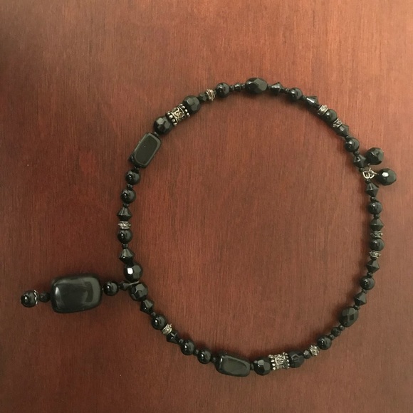 Elegant black choker necklace - Picture 2 of 3